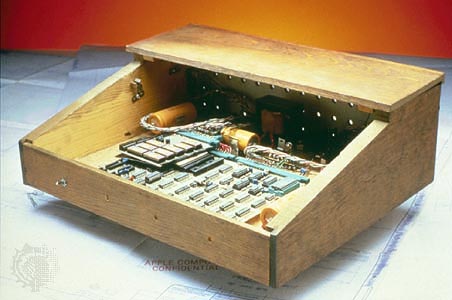first-apple-computer.jpg