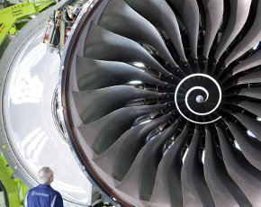 Rolls-Royce Signs Outsourcing Deal with Hp