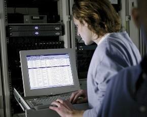 Managing and monitoring server log data