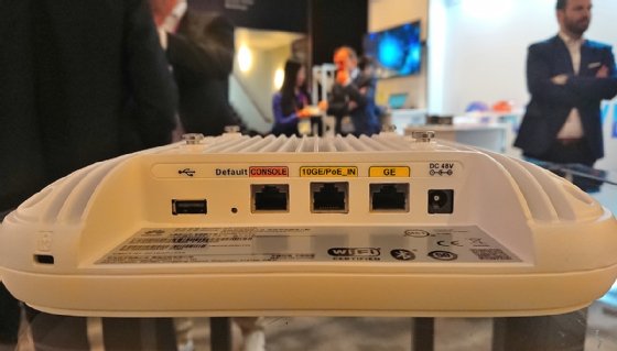 Abbildung 1: Der Huawei AP7060 DN kam als erster Wi-Fi 6-Enterprise-AP mit einem 10-Gigabit-Multi-Speed-Ethernet-Port (10GE) auf den Markt. Da wird der schnelle 802.11ax-Funk nicht gleich am LAN-Port ausgebremst