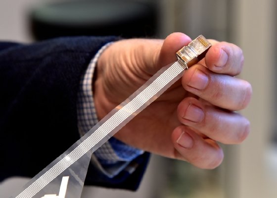 Abbildung 4: Am Ende des 5G-Antennenstreifens sitzt ein ganz normaler Ethernet-Stecker