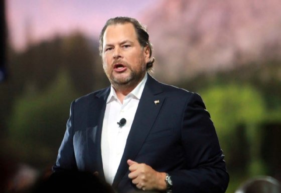 Salesforce CEO Marc Benioff schwärmt auf der Dreamforce unter anderem von der Partnerschaft mit Apple.