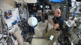 Abbildung 1: CIMON II im Einsatz auf der ISS