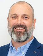 Headshot of Damian Leach.