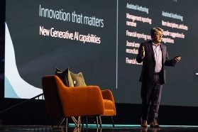 Photo of Steve Miranda delivering keynote at Oracle Cloud World 2023