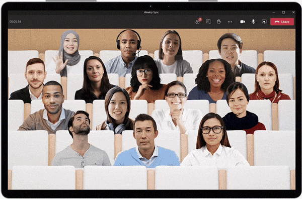 Un mode de Microsoft Teams transpose les participants dans un environnement virtuel donnant l’impression d’être assis dans la même pièce