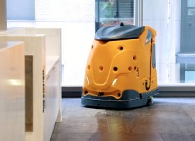 NYP cleaning robot photo