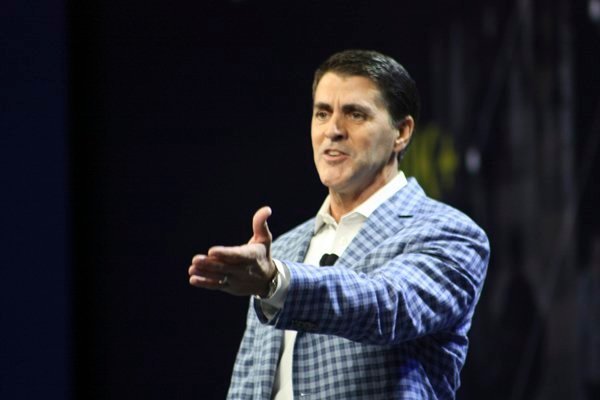 Carl Eschenbach presents the general session at VMworld 2015.