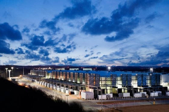 A photo of a large-scale Google data center in Ga.