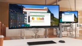 Two screens running VMware Horizon virtual desktop
