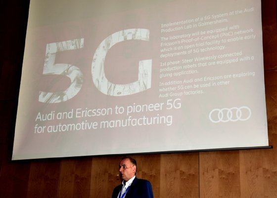 Abbildung 1: Der Netzausrüster Ericsson unterstützt Audi bei der Erprobung von 5G in der Auto-Produktion. Erklärt von Dr. Christoph Bach, CTO Service Providers Western Europe bei Ericsson auf der Dresdener 5G-Connect-Konferenz