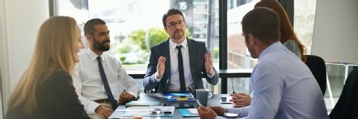 Hot Desking vs. Hoteling: Welches Hybridmodell funktioniert?